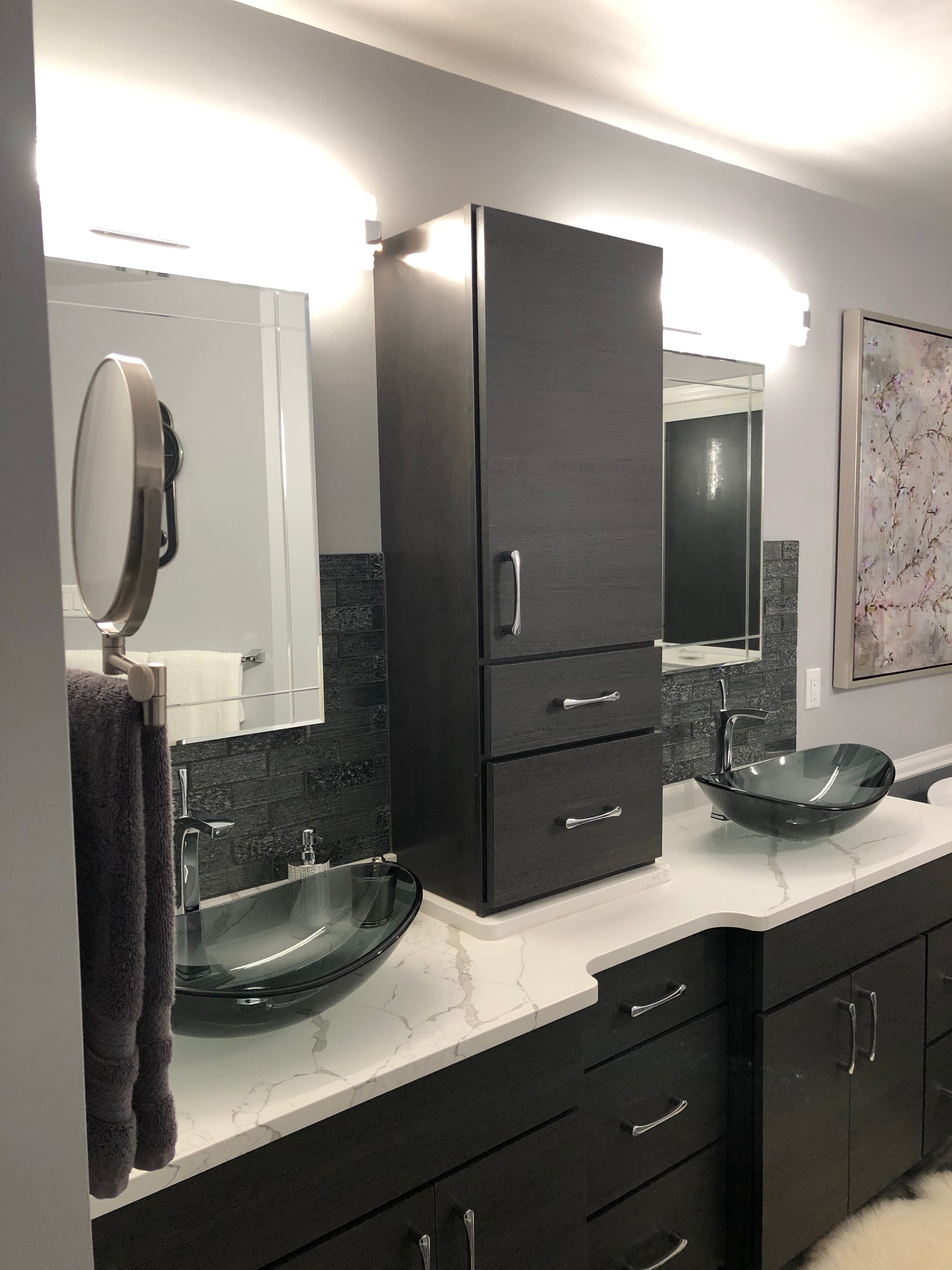 Tanglewood Boston Lane TGL-872 vanity backsplash angle view